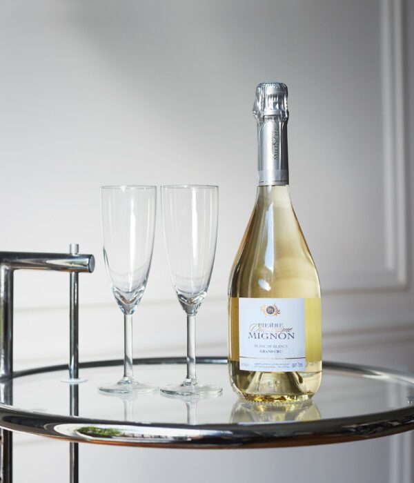 bouteille de champagne blanc de blancs, maison pierre mignon