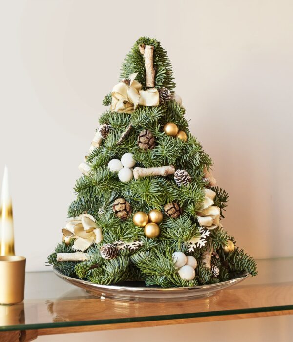 sapin de noël décoré hivernal de face