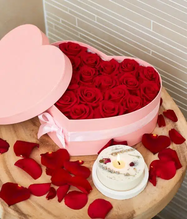 boîte en coeur de roses éternelles rouges de diamètre 25 centimètres