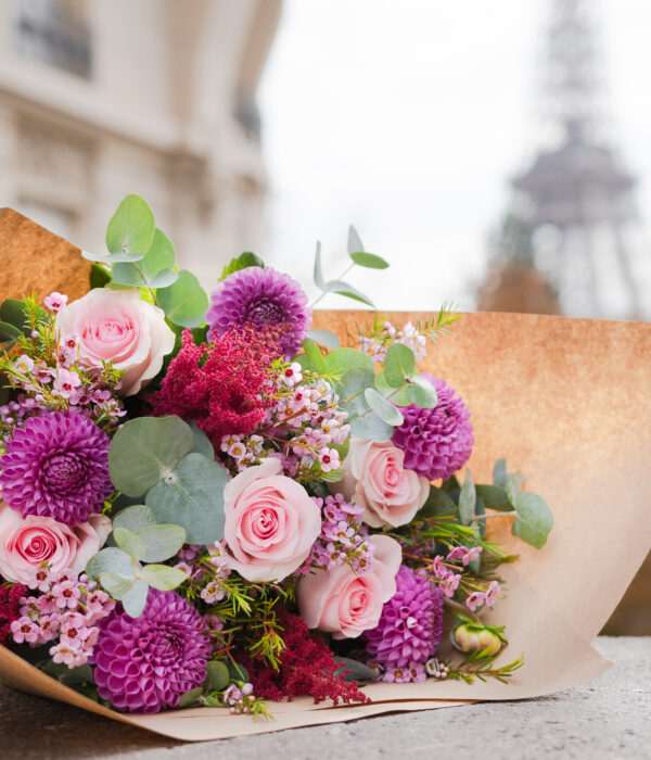 l'intrépide wax astilbe eucalyptus pastel bouquet de roses et de dahlias