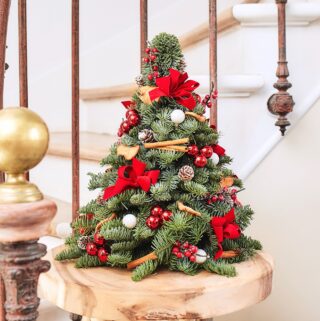 sapin décoré traditionnel rouge noel