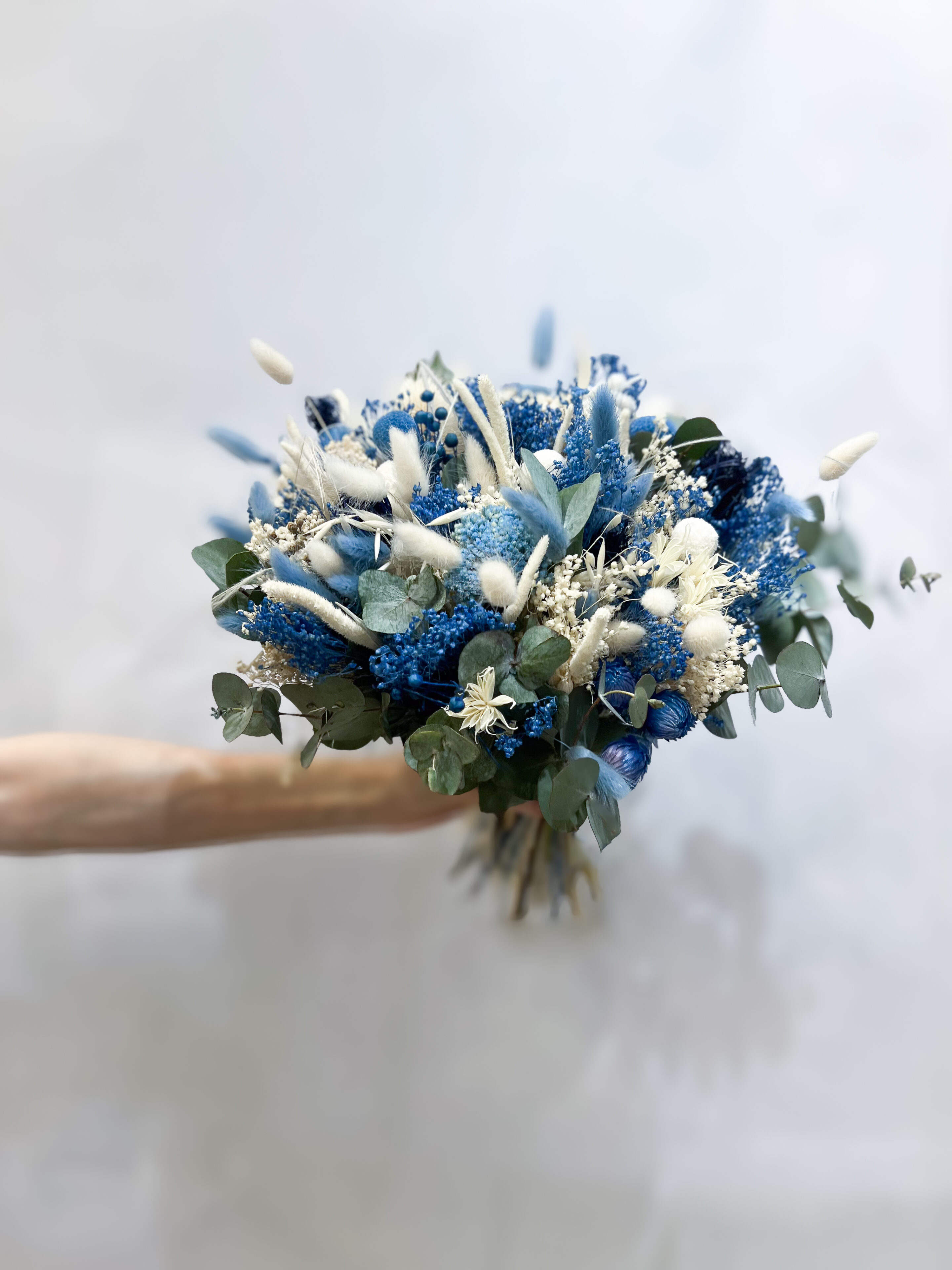 bouquet de fleurs séchées bleues naturelles